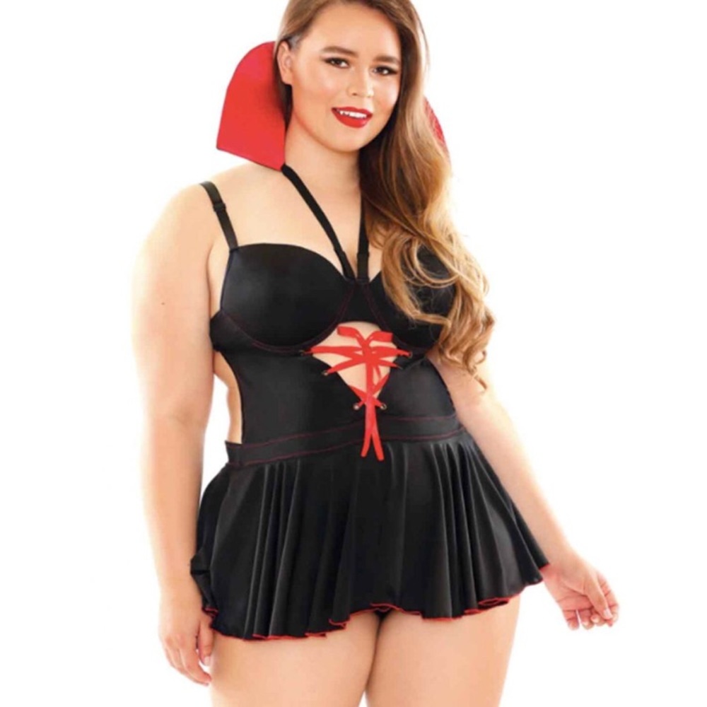 Plus Size Naughty Vampire costume set